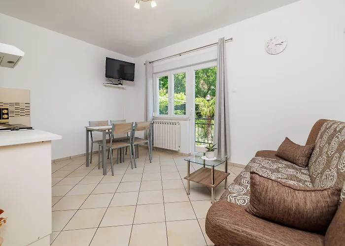 Charmantes Nur 600 Meter Zum Mit Meerblick, Holzkohlegrill, Wifi * Dramalj