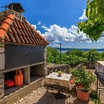 Charmantes Nur 600 Meter Zum Mit Meerblick, Holzkohlegrill, Wifi * Dramalj