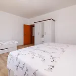 Charmantes Nur 600 Meter Zum Mit Meerblick, Holzkohlegrill, Wifi Appartamento Dramalj