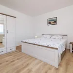 Charmantes Nur 600 Meter Zum Mit Meerblick, Holzkohlegrill, Wifi