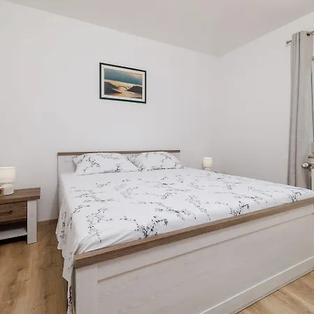 Charmantes Nur 600 Meter Zum Mit Meerblick, Holzkohlegrill, Wifi Lägenhet