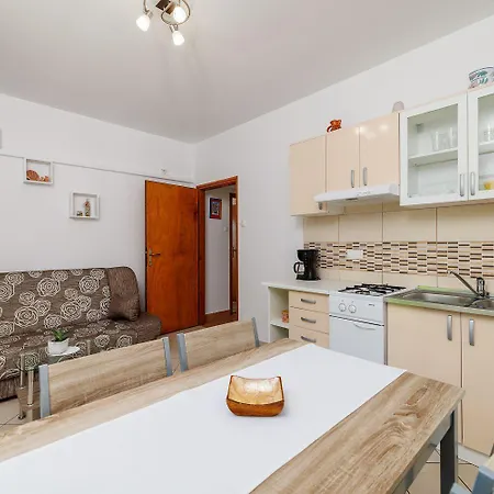 Lägenhet Charmantes Nur 600 Meter Zum Mit Meerblick, Holzkohlegrill, Wifi